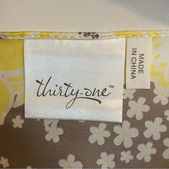 Thirty-One scarf - Picture 4 of 4